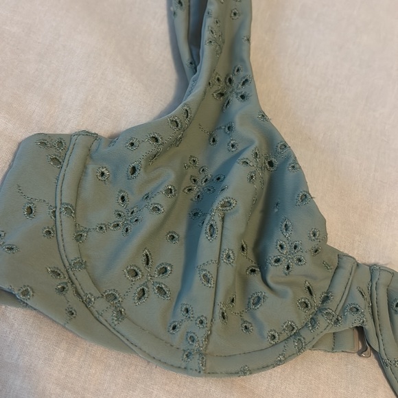 Abercrombie and Fitch bikini top - Picture 2 of 7